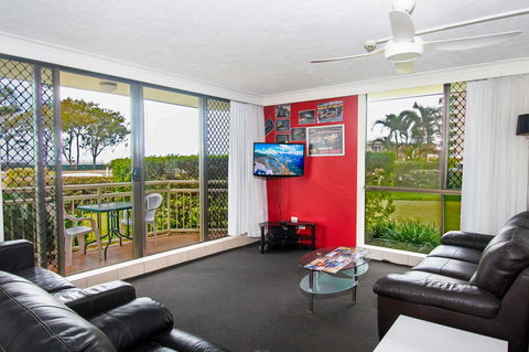 Seacrest Beachfront Apartments Surfers Paradise - Accommodation Daintree 9