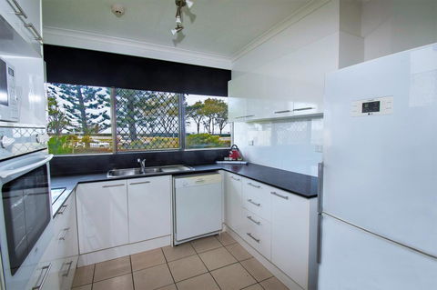 Seacrest Beachfront Apartments Surfers Paradise - Accommodation Daintree 12