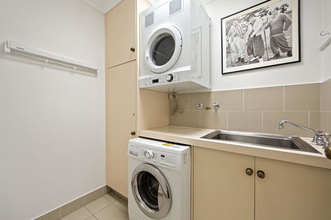 Montipora Unit 3 - In The Heart Of Airlie, Wi-fi And Netflix - Accommodation Daintree 9