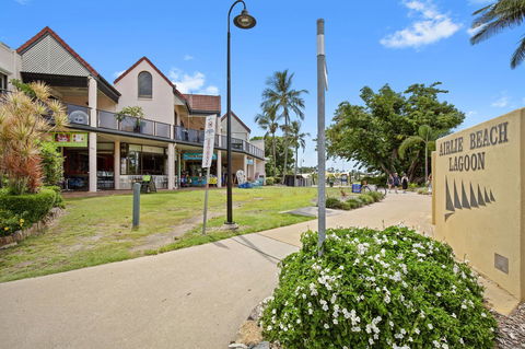 Montipora Unit 3 - In The Heart Of Airlie, Wi-fi And Netflix - Accommodation Daintree 11
