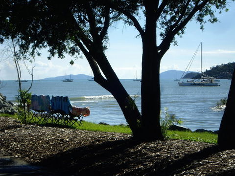 Montipora Unit 3 - In The Heart Of Airlie, Wi-fi And Netflix - Accommodation Daintree 17