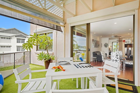 Montipora Unit 3 - In The Heart Of Airlie, Wi-fi And Netflix - Accommodation Daintree 1
