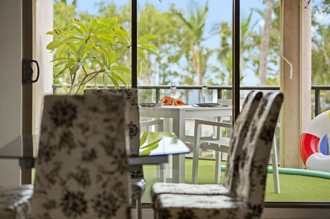 Montipora Unit 3 - In The Heart Of Airlie, Wi-fi And Netflix - Accommodation Daintree 2