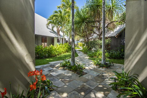 Pure Magnetic Villa 9 - Accommodation Daintree 16