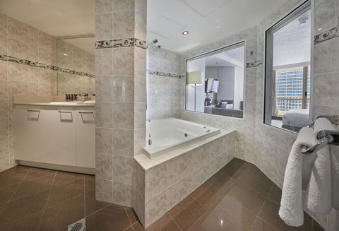 Novotel Surfers Paradise - Accommodation Daintree 10