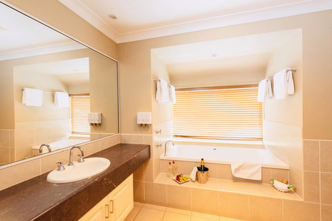 Ambassador On Ruthven - Accommodation Daintree 8