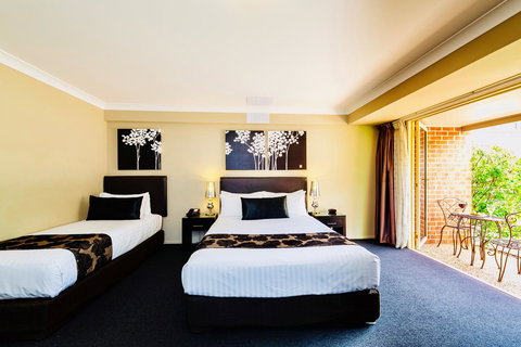 Ambassador On Ruthven - Accommodation Daintree 15