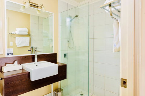 Ambassador On Ruthven - Accommodation Daintree 23