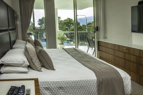 Waters Edge Apartment Cairns - Accommodation Daintree 3