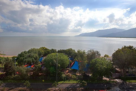 Waters Edge Apartment Cairns - Accommodation Daintree 11