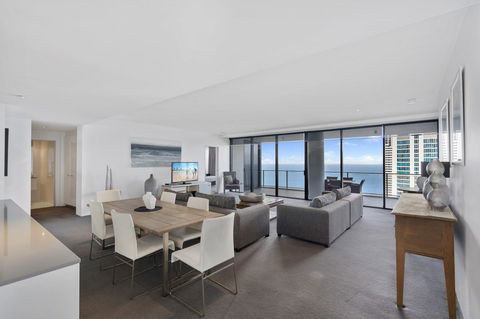 Circle On Cavill, Apartments And Sub Penthouses - We Accommodate - Accommodation Daintree 21