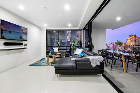 Circle On Cavill, Apartments And Sub Penthouses - We Accommodate - Accommodation Daintree 36