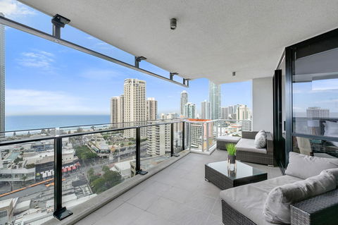 Circle On Cavill, Apartments And Sub Penthouses - We Accommodate - Accommodation Daintree 22