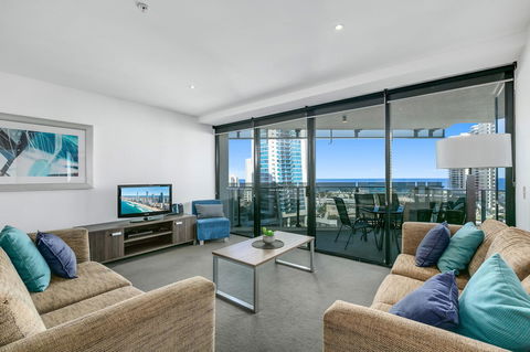Circle On Cavill, Apartments And Sub Penthouses - We Accommodate - Accommodation Daintree 30