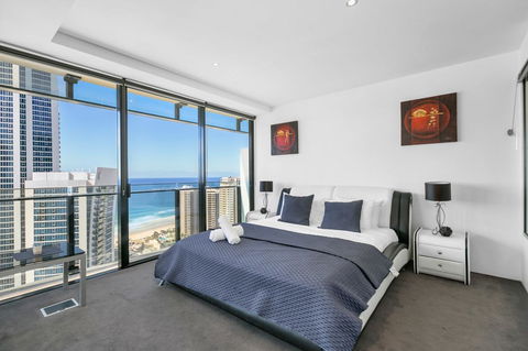 Circle On Cavill, Apartments And Sub Penthouses - We Accommodate - Accommodation Daintree 25