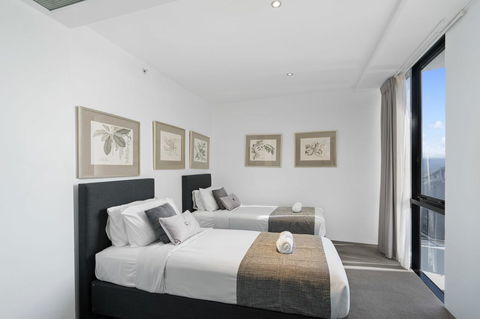Circle On Cavill, Apartments And Sub Penthouses - We Accommodate - Accommodation Daintree 15