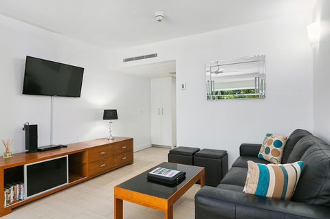 Palm Cove Beach Apartment - Accommodation Daintree 18