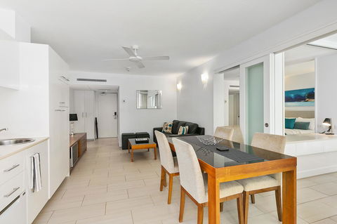 Palm Cove Beach Apartment - Accommodation Daintree 8