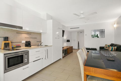 Palm Cove Beach Apartment - Accommodation Daintree 7