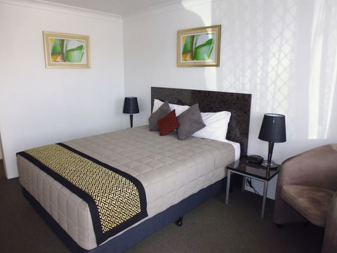 Burke & Wills Motor Inn - Accommodation Daintree 27