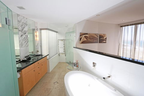 Oceans Mooloolaba - Accommodation Daintree 2