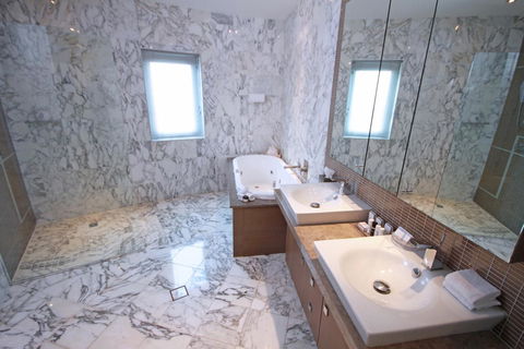 Oceans Mooloolaba - Accommodation Daintree 34