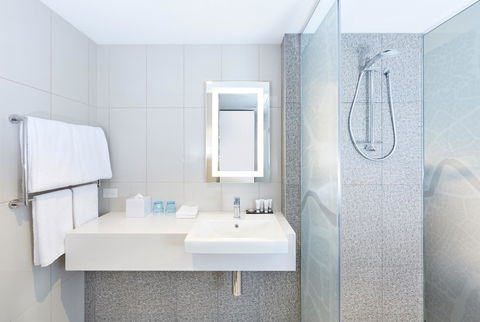 Holiday Inn Express Brisbane Central, An IHG Hotel - Accommodation Daintree 9