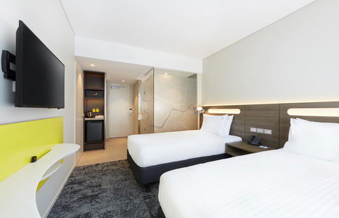 Holiday Inn Express Brisbane Central, An IHG Hotel - Accommodation Daintree 1