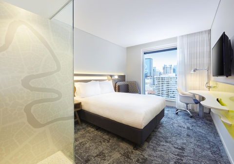 Holiday Inn Express Brisbane Central, An IHG Hotel - Accommodation Daintree 3
