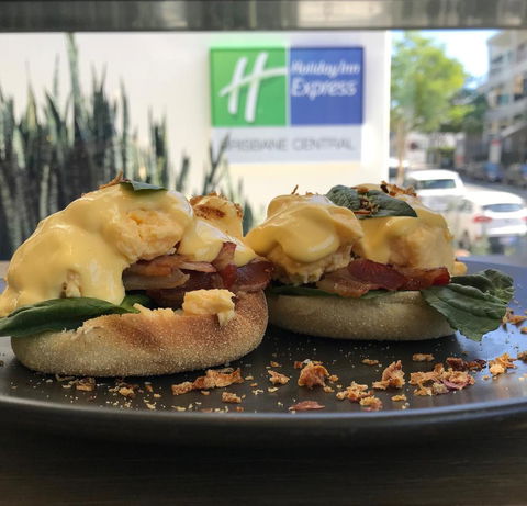 Holiday Inn Express Brisbane Central, An IHG Hotel - Accommodation Daintree 4