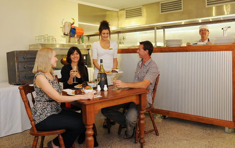 Cairns Queenslander Hotel & Apartments - Accommodation Daintree 11