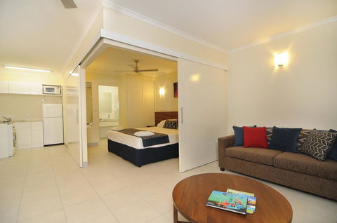 Cairns Queenslander Hotel & Apartments - Accommodation Daintree 17