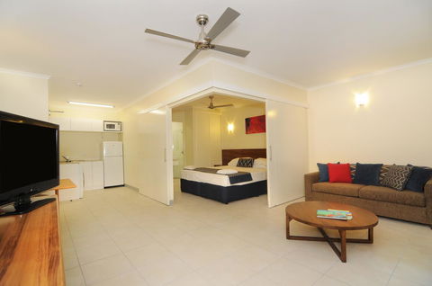 Cairns Queenslander Hotel & Apartments - Accommodation Daintree 16