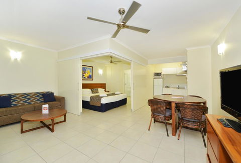Cairns Queenslander Hotel & Apartments - Accommodation Daintree 9