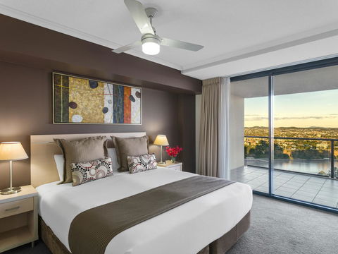 Oaks Brisbane River City Suites - Accommodation Daintree 1