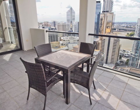 Oaks Brisbane River City Suites - Accommodation Daintree 7