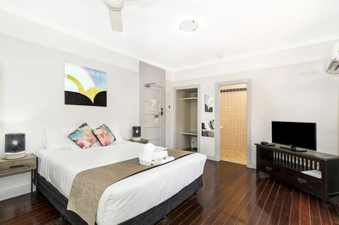 City Palms Brisbane - Accommodation Daintree 9