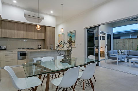 Oceans Edge Holiday Home - Accommodation Daintree 6