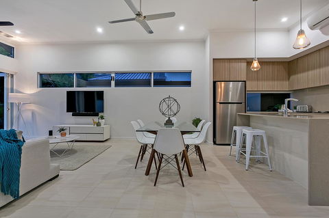 Oceans Edge Holiday Home - Accommodation Daintree 5