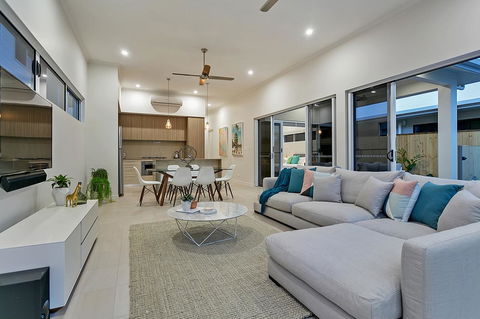 Oceans Edge Holiday Home - Accommodation Daintree 3