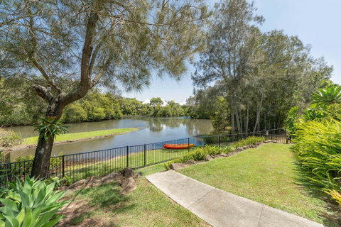 Waterfront Theme Park Getaway - Accommodation Daintree 20