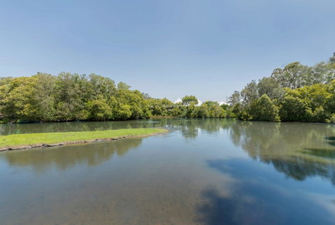 Waterfront Theme Park Getaway - Accommodation Daintree 24