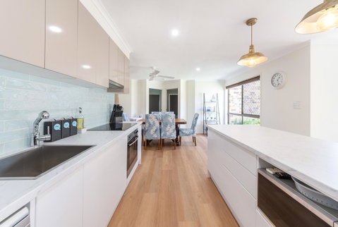 Waterfront Theme Park Getaway - Accommodation Daintree 4