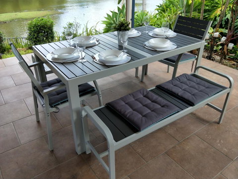 Waterfront Theme Park Getaway - Accommodation Daintree 16