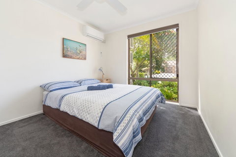 Waterfront Theme Park Getaway - Accommodation Daintree 9