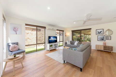 Waterfront Theme Park Getaway - Accommodation Daintree 2