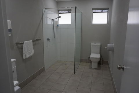 YAL Cairns - A Motel That Makes A Difference - Accommodation Daintree 2