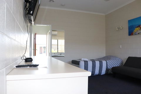 YAL Cairns - A Motel That Makes A Difference - Accommodation Daintree 8