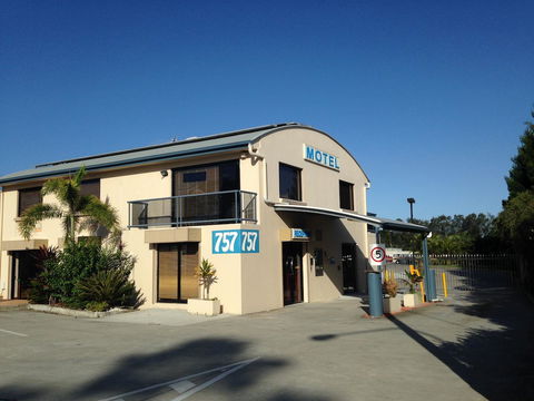 Novena Palms Motel - Accommodation Daintree 4