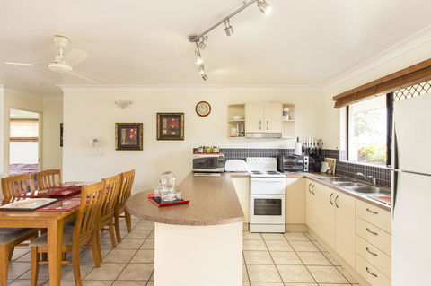 Marcol Place Holiday Apartments - Accommodation Daintree 4